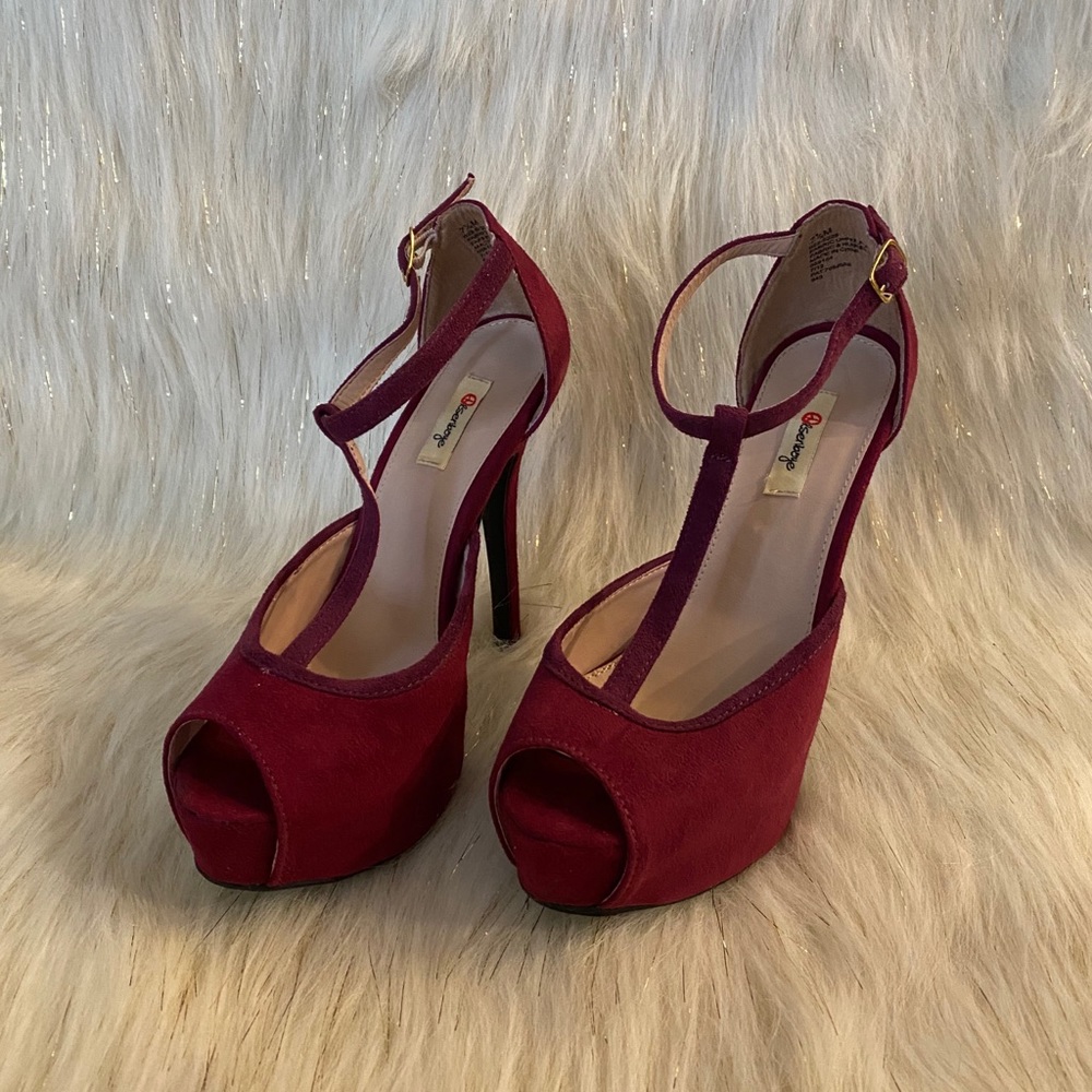 Olsenboye Faux Suede Platform T-Strap Heel Fuchsia